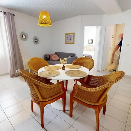 Apartment Hauban - Charme Et Authenticite Au Vieux Port Saint-Gilles-Croix-de-Vie